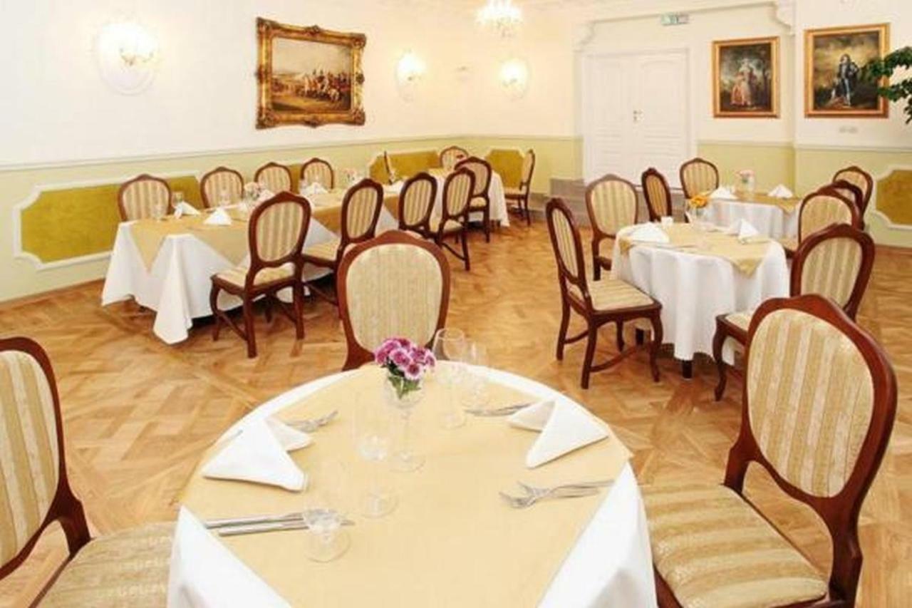 Hotel Dwor Sójki 외부 사진