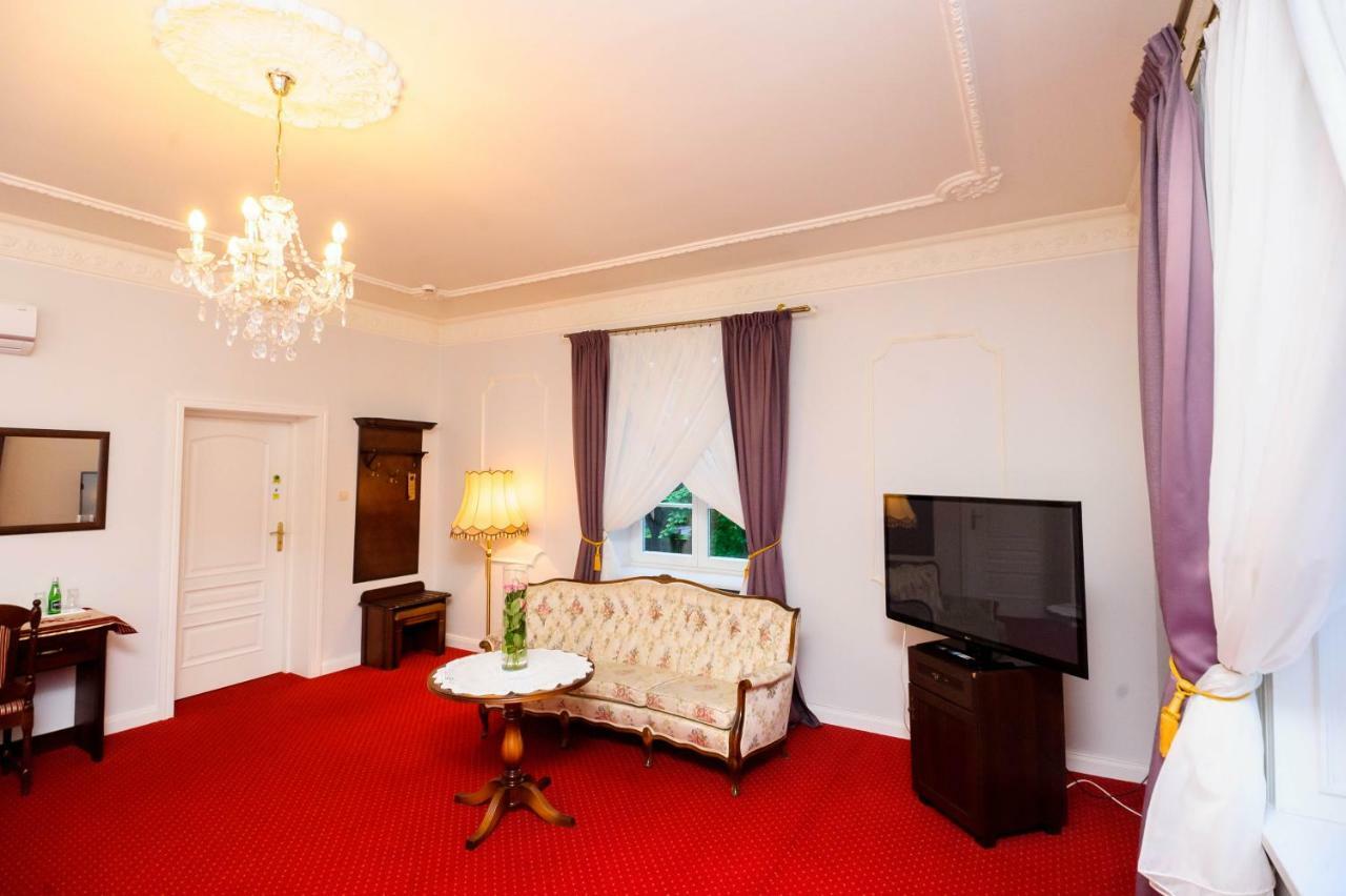 Hotel Dwor Sójki 외부 사진