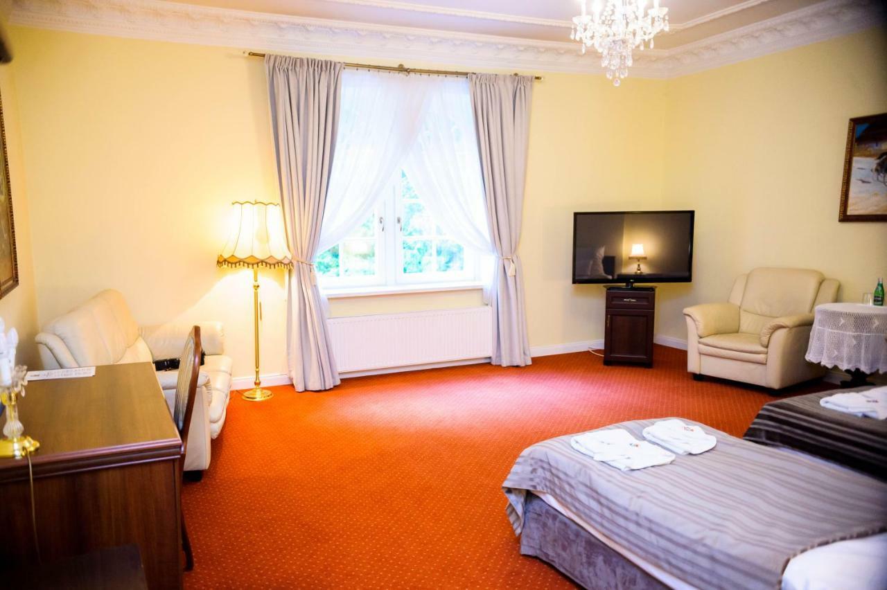 Hotel Dwor Sójki 외부 사진