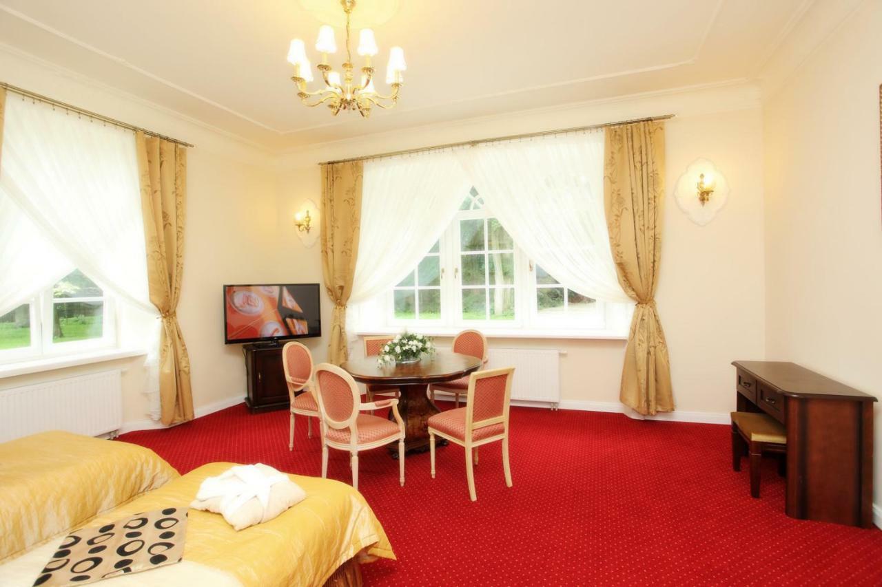 Hotel Dwor Sójki 외부 사진